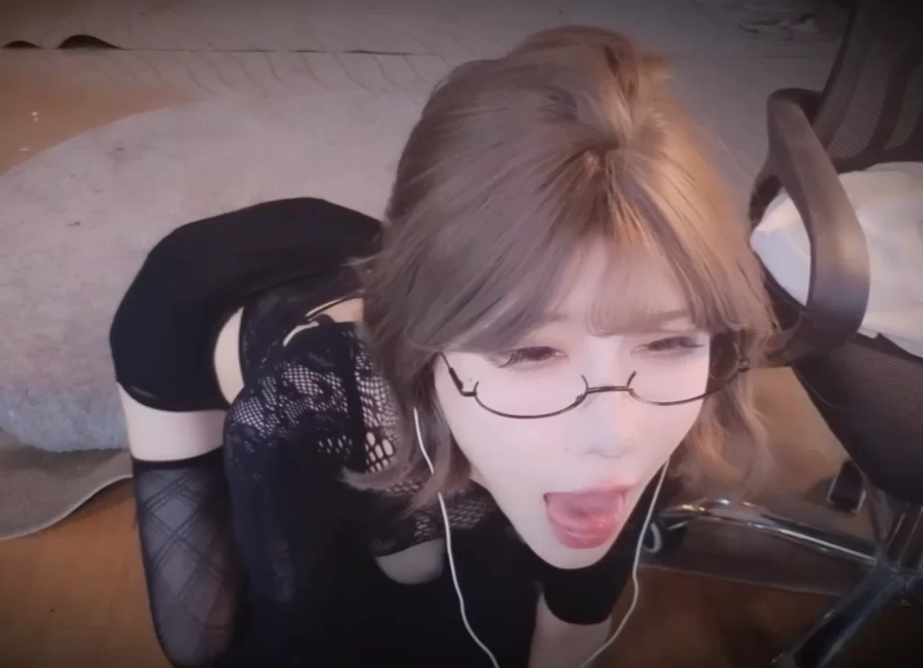 斗鱼张爱玲qvq《私密搜查官潜入》深度解析：那些藏在西装裙摆下的致命秘密-橘喵